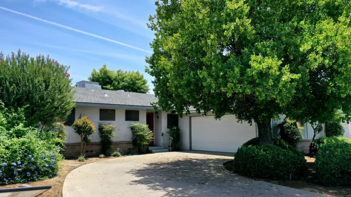 250 S Gloria, Dinuba, CA 93618 - #1