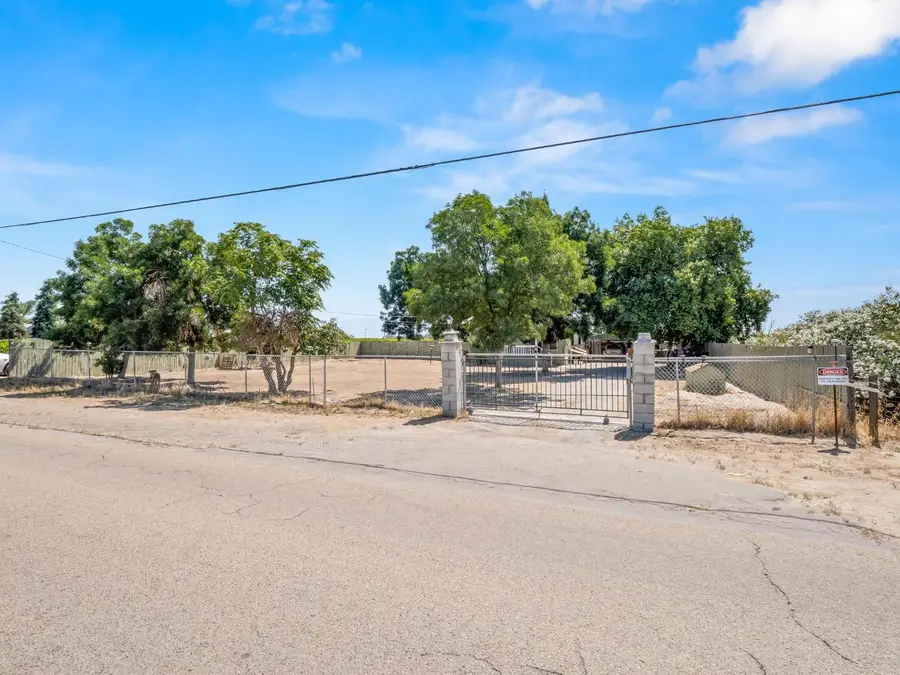 6072 S Maple Avenue, Fresno, CA 93725 - #2