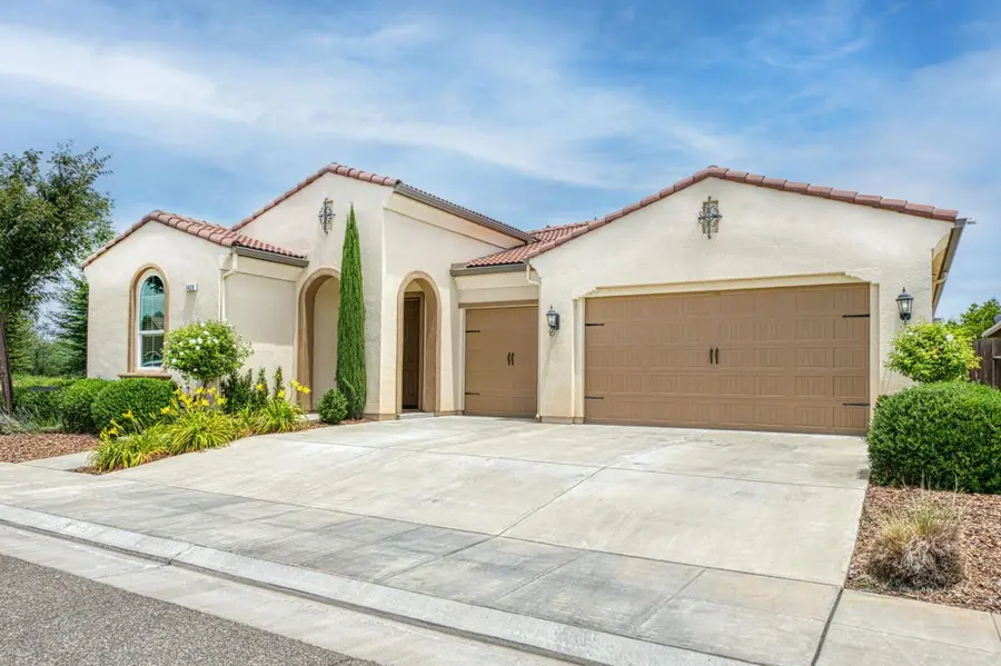 1439 N Maine Avenue, Clovis, CA 93619 - #2