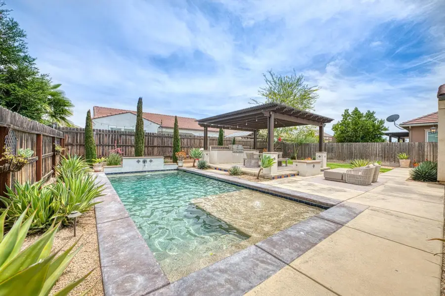 1439 N Maine Avenue, Clovis, CA 93619 - #3