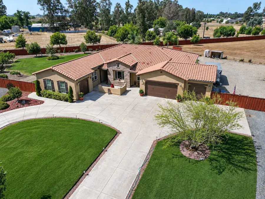 3741 N Mountain Hawk Court, Sanger, CA 93657 - #3