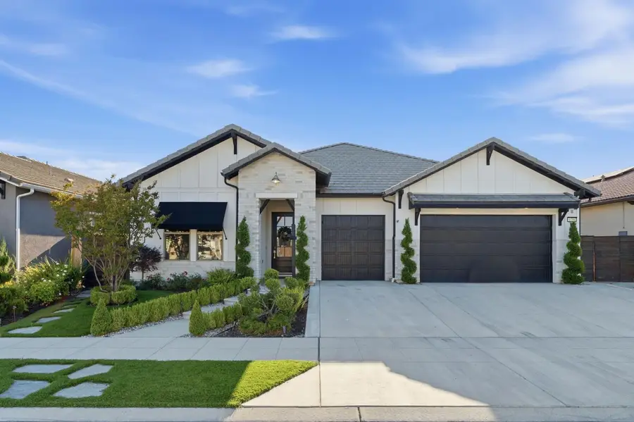 1758 N Carson Avenue, Clovis, CA 93619 - #2