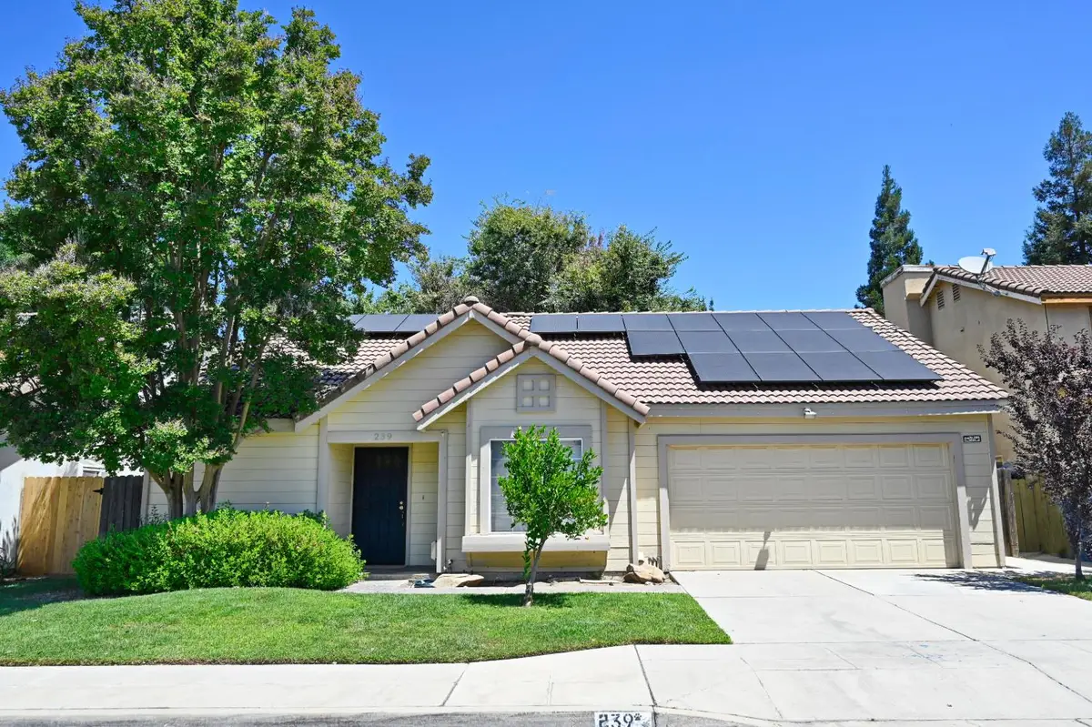 239 W Fallbrook Avenue, Clovis, CA 93611 - #1