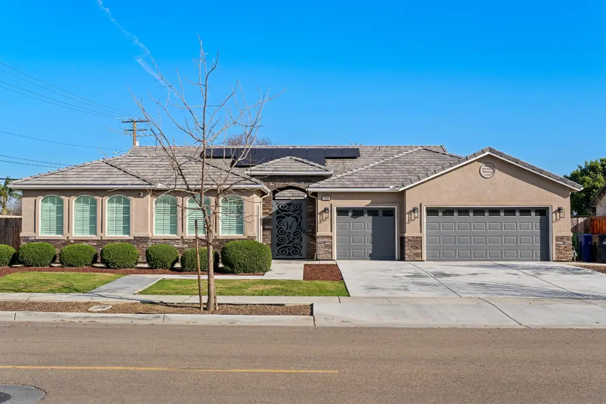 1684 W Berkshire Lane, Hanford, CA 93230 - #1