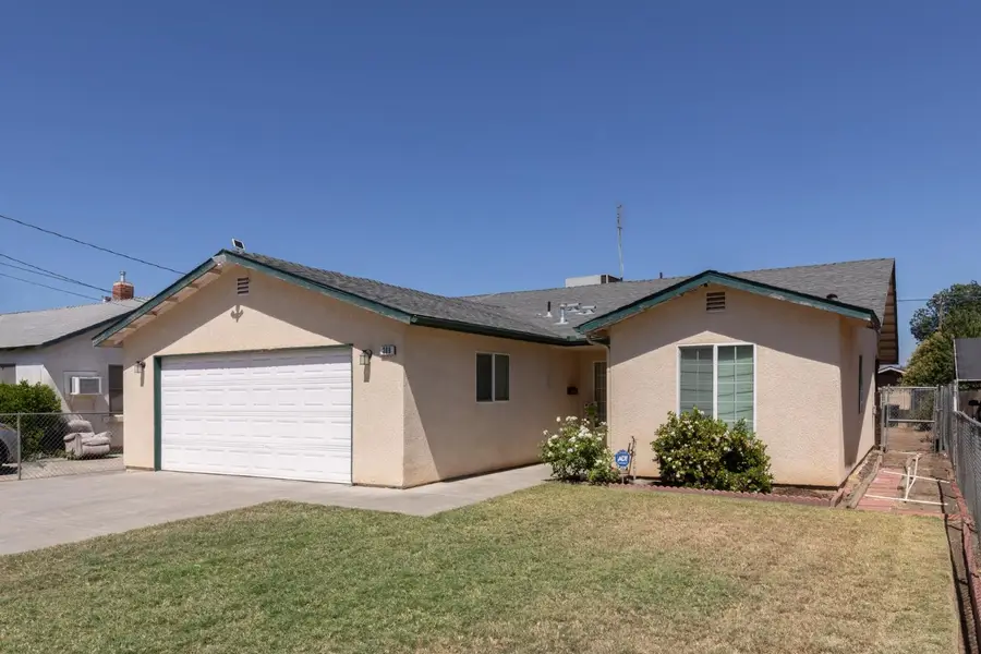 366 N Perry Avenue, Dinuba, CA 93618 - #2