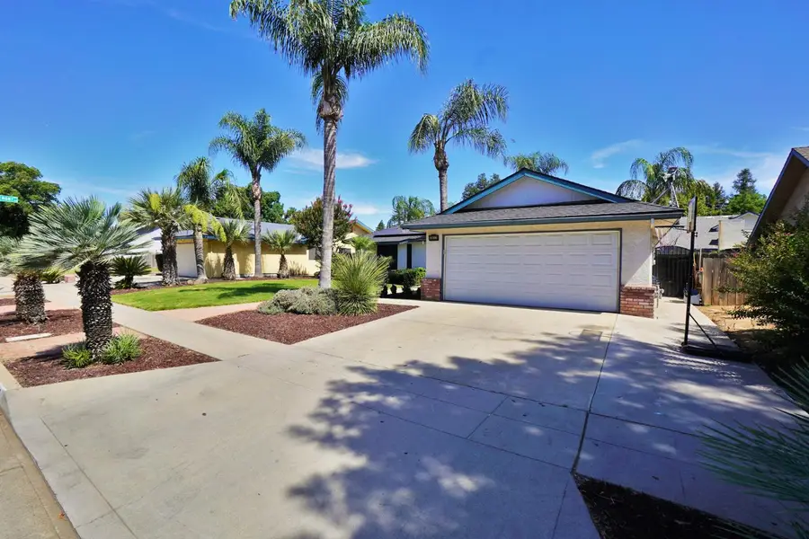 5823 E Washington Avenue, Fresno, CA 93727 - #2
