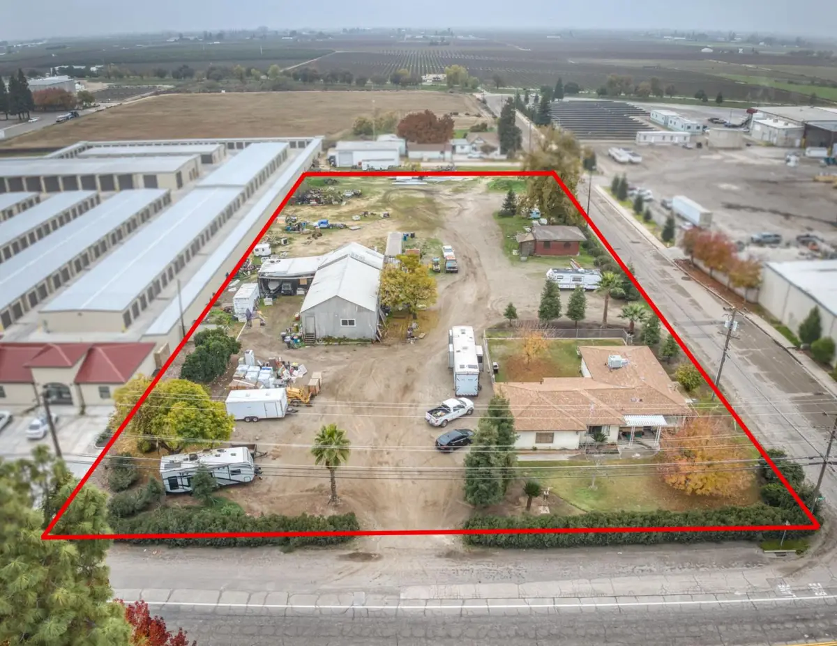 1055 E Dinuba Avenue, Reedley, CA 93654 - #1