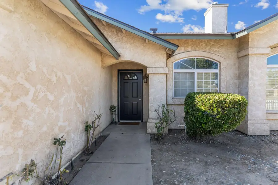 4885 E Edna Avenue, Fresno, CA 93725 - #3