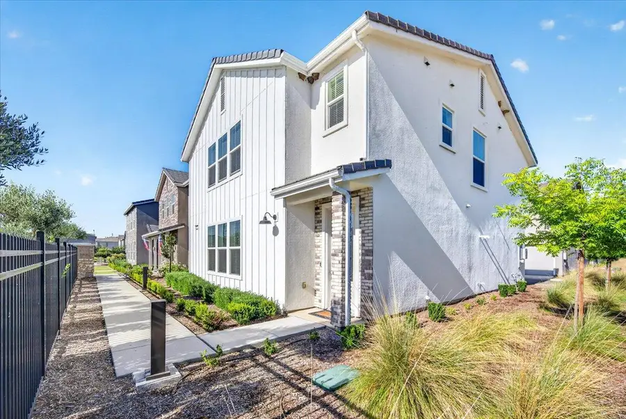 10993 N Wisteria Drive, Fresno, CA 93730 - #2