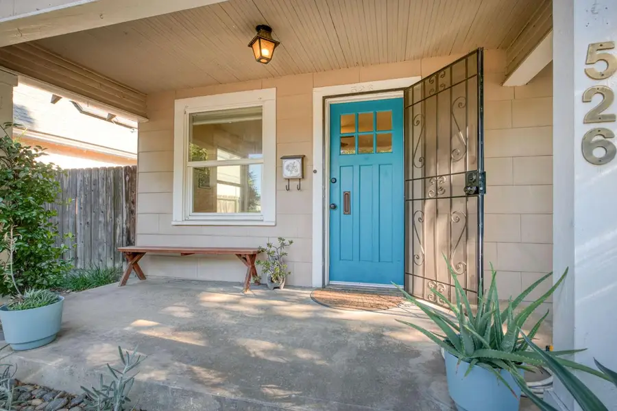 526 E Simpson Avenue, Fresno, CA 93704 - #2
