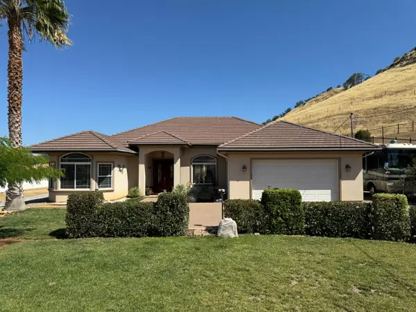 6276 Hilltop Drive, Sanger, CA 93657