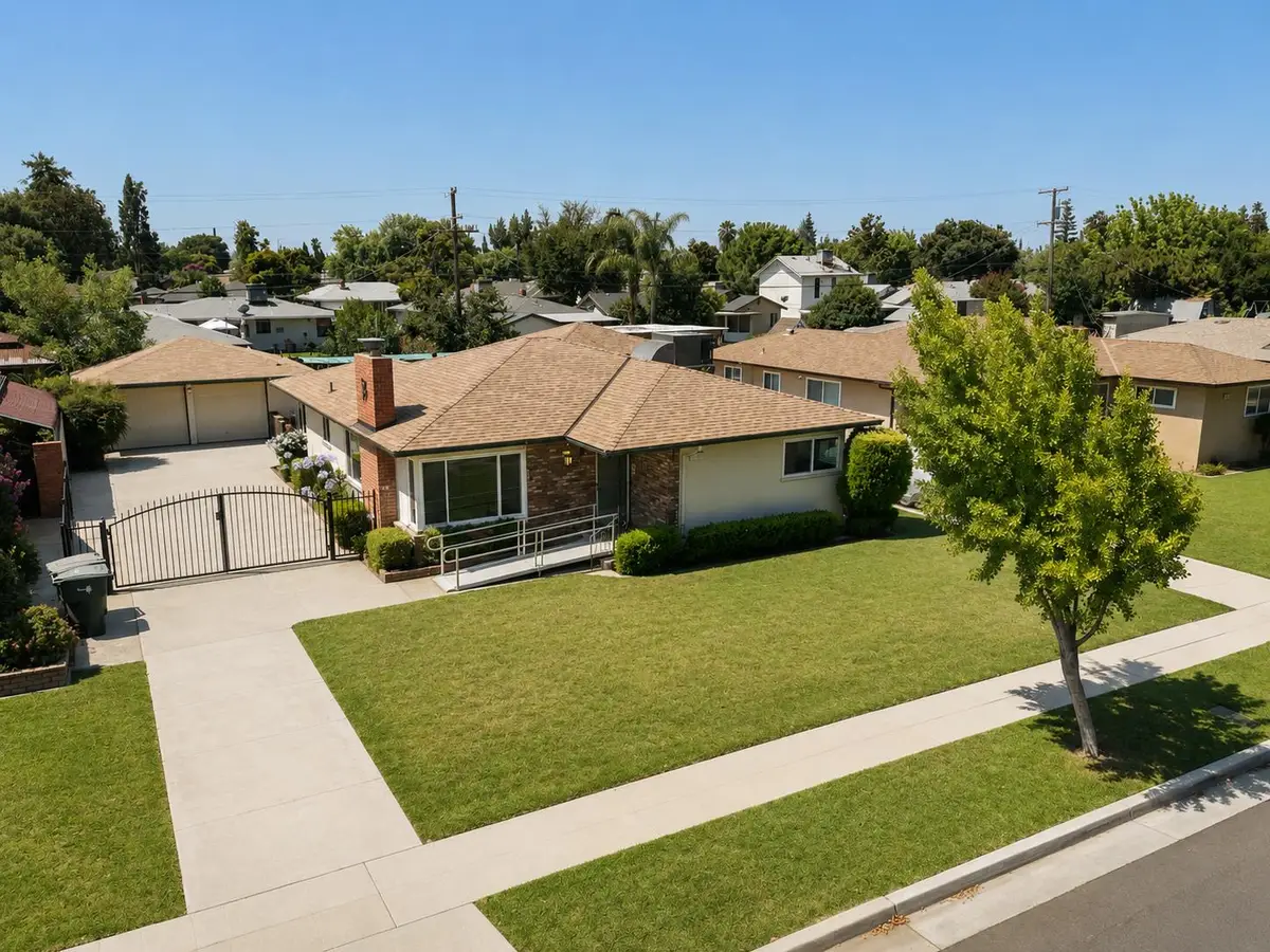 947 W Brown Avenue, Fresno, CA 93705 - #1
