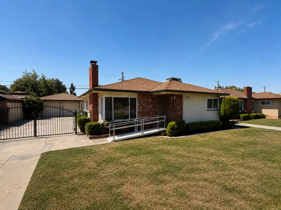 947 W Brown Avenue, Fresno, CA 93705 - #2