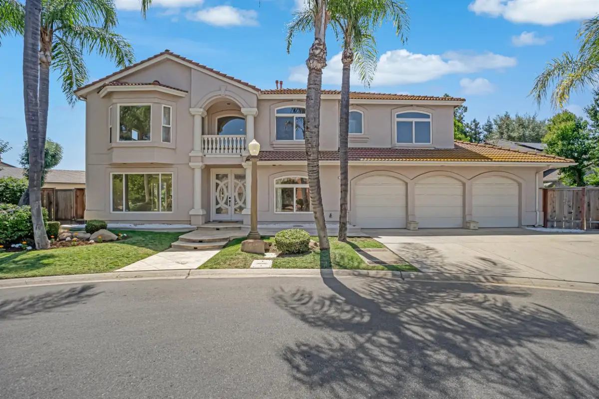 7188 N Stacia Avenue, Fresno, CA 93720 - #1
