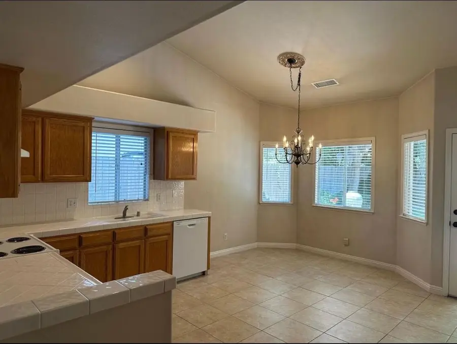 361 W Chennault Avenue, Clovis, CA 93611 - #3