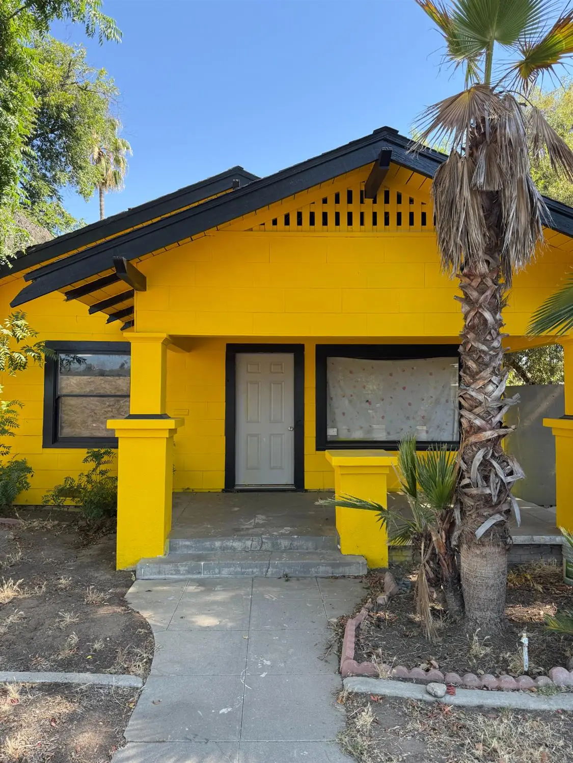 219 E Dennett Avenue, Fresno, CA 93728 - #1