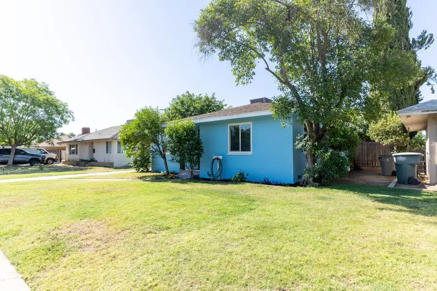 4446 E Brentwood Avenue, Fresno, CA 93703 - #2