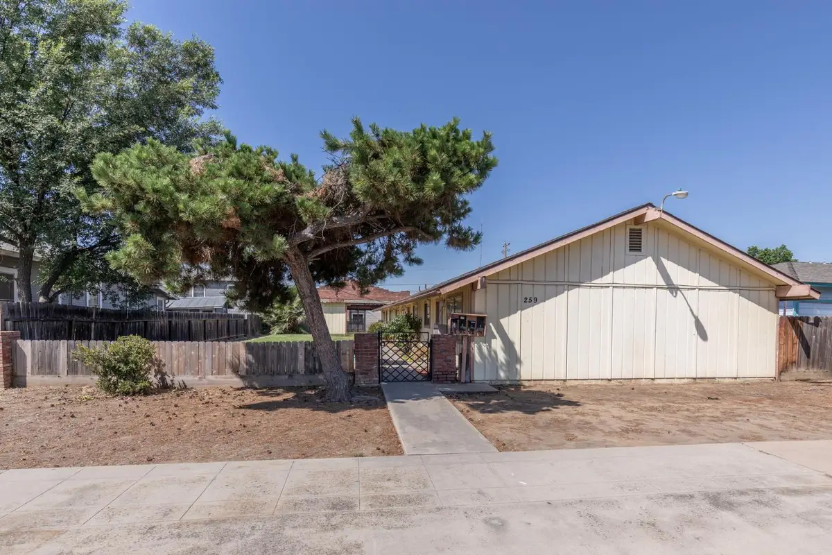 259 N K Street, Dinuba, CA 93618 - #1