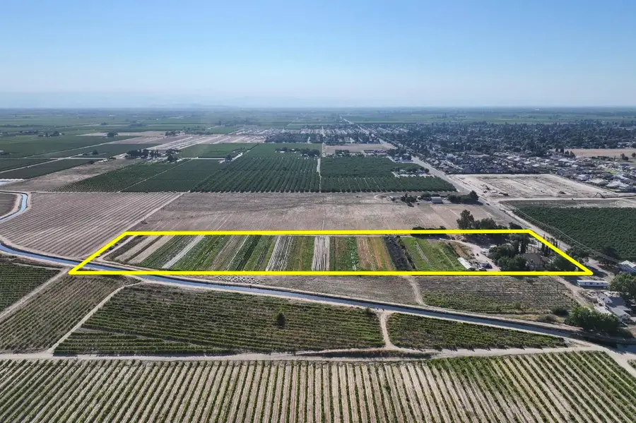 12646 E Kamm Avenue, Kingsburg, CA 93631 - #2
