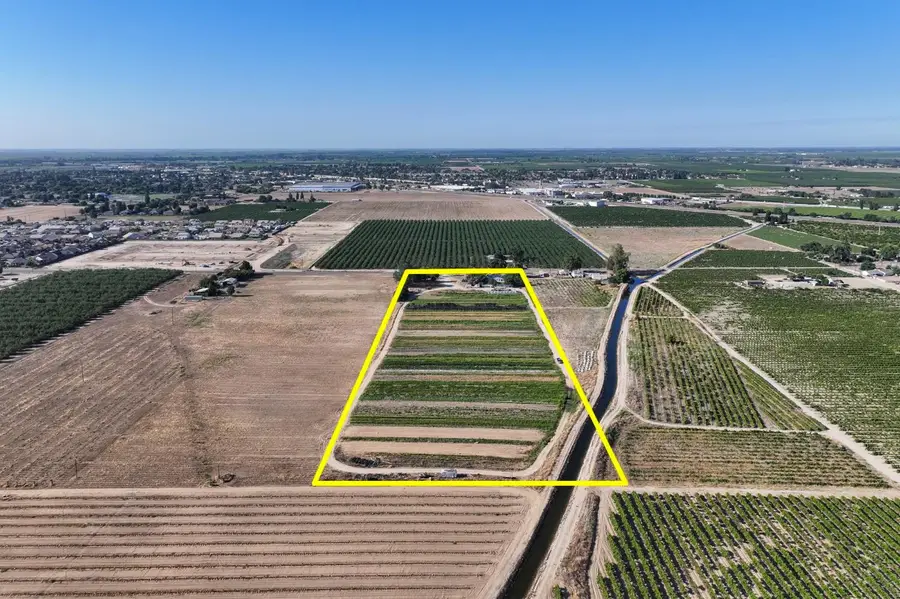 12646 E Kamm Avenue, Kingsburg, CA 93631 - #3