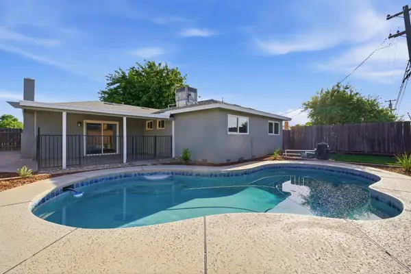 821 W Fairmont Avenue, Clovis, CA 93612