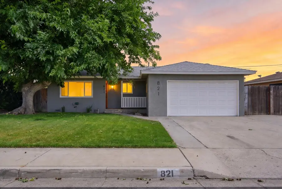 821 W Fairmont Avenue, Clovis, CA 93612 - #3