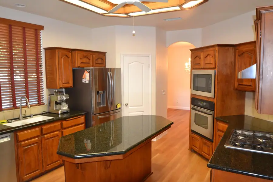 377 Moody Avenue, Clovis, CA 93619 - #2