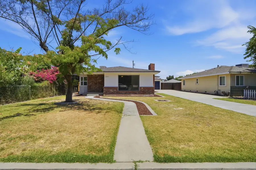 2114 Palm Avenue, Sanger, CA 93657 - #2