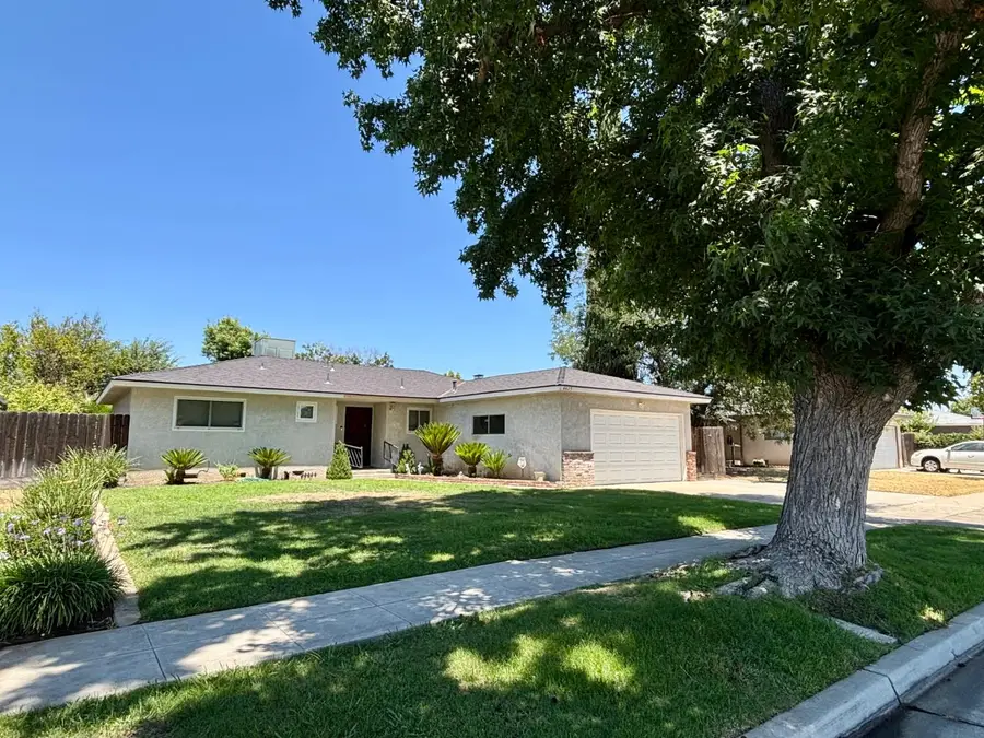 4425 E Indianapolis Avenue, Fresno, CA 93726 - #3