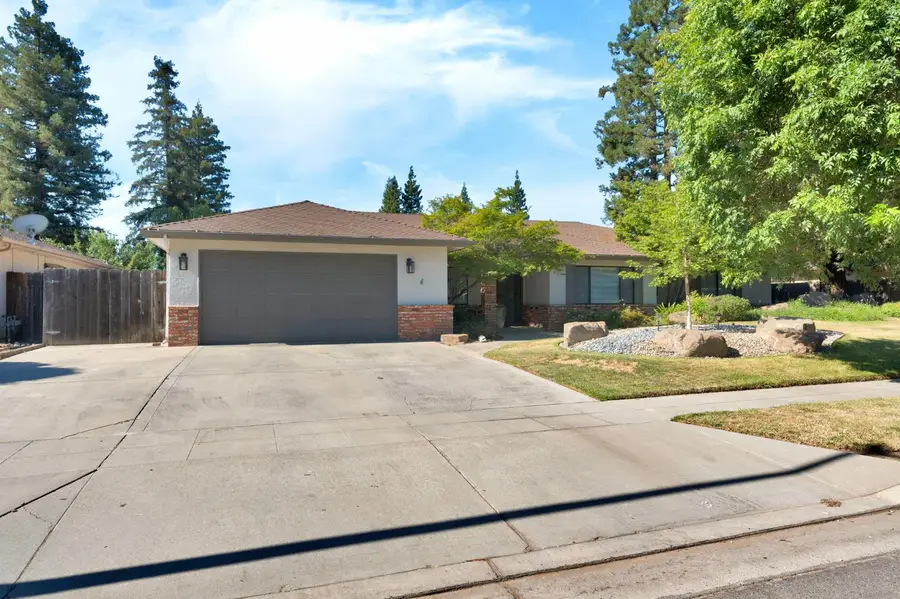 1661 E Fallbrook Avenue, Fresno, CA 93720 - #2