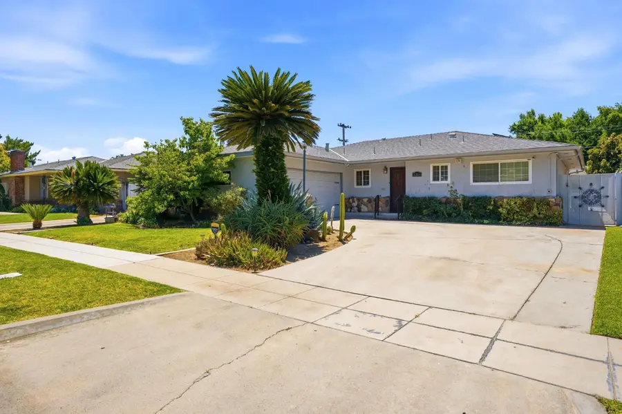 3356 E Pontiac Way, Fresno, CA 93726 - #3