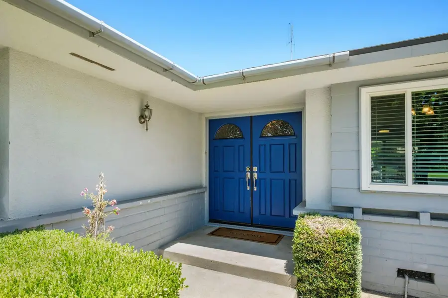 654 W Celeste, Fresno, CA 93704 - #3