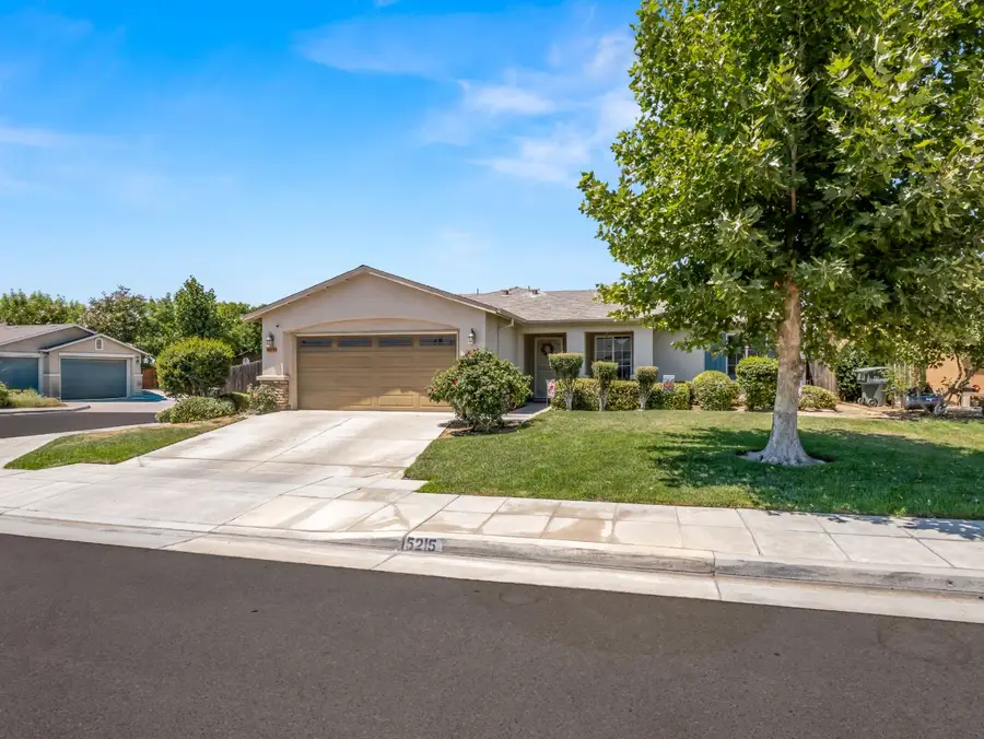 5215 E Hoxie Avenue, Fresno, CA 93725 - #3