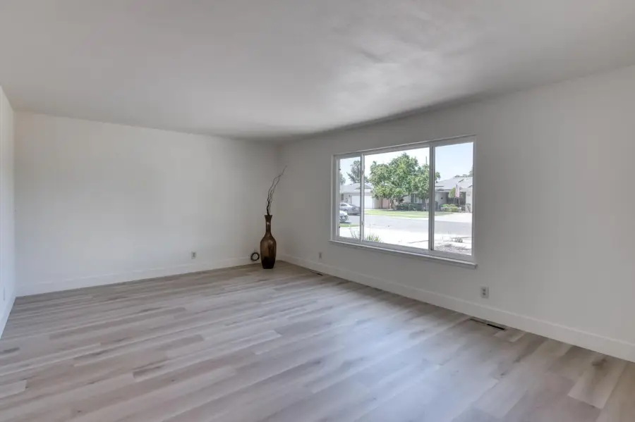 549 E Sample Avenue, Fresno, CA 93710 - #3