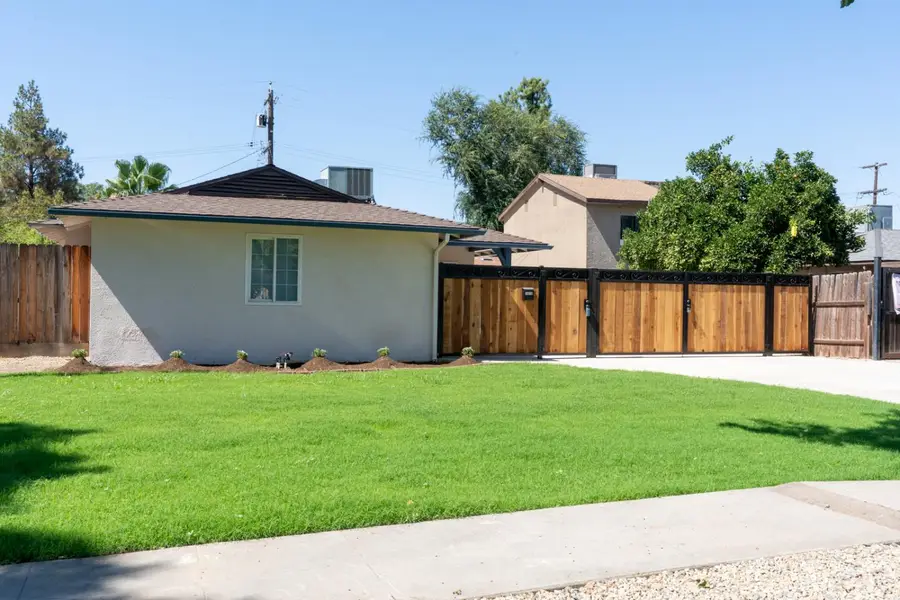 1013 E Garland, Fresno, CA 93704 - #2