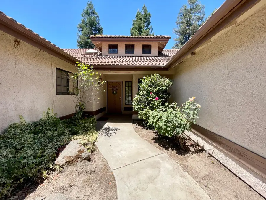 838 E Catalina Circle, Fresno, CA 93730 - #3