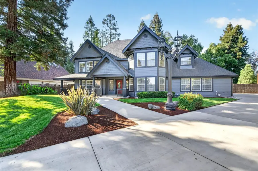348 E Sunnyside Avenue, Visalia, CA 93277 - #3