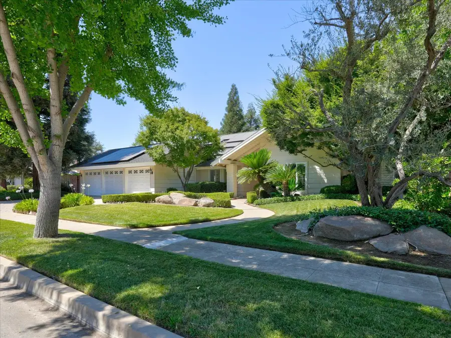 280 E Lisa Avenue, Fresno, CA 93720 - #2