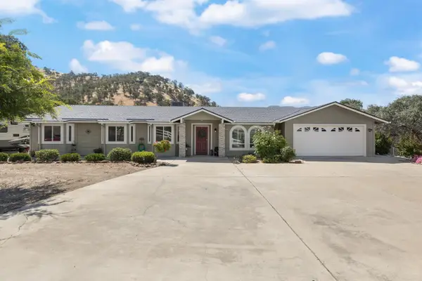 6873 Rodeo Drive, Sanger, CA 93657