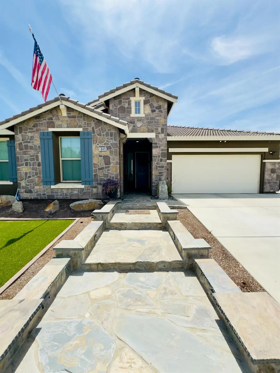 1849 W Porter Avenue, Visalia, CA 93291 - #2