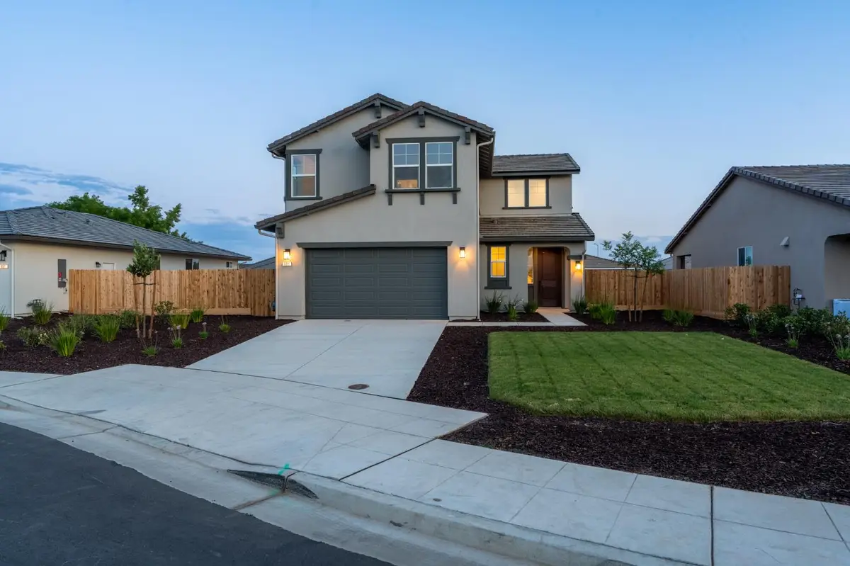 881 E Ahronian Avenue, Fowler, CA 93625 - #1