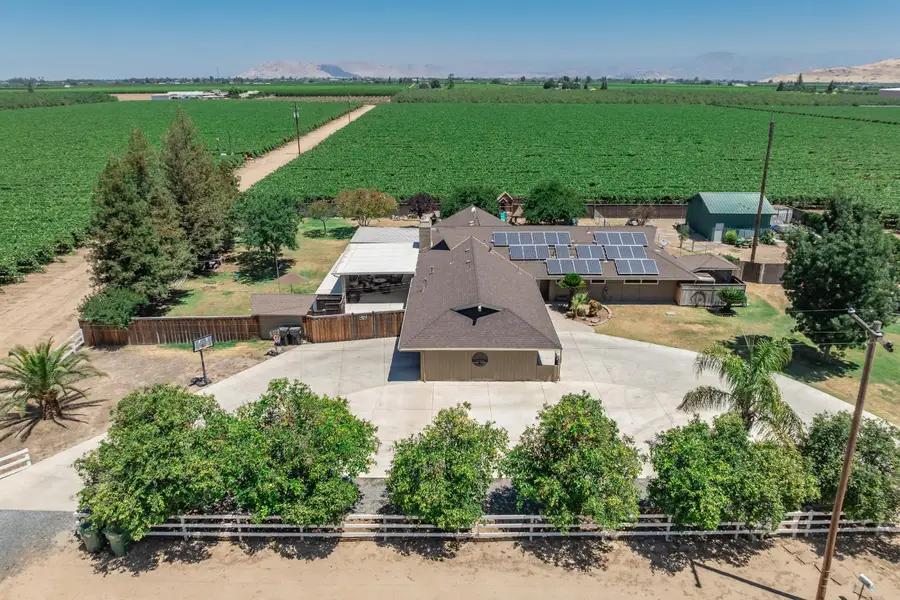 936 E Nebraska Avenue, Dinuba, CA 93618 - #2