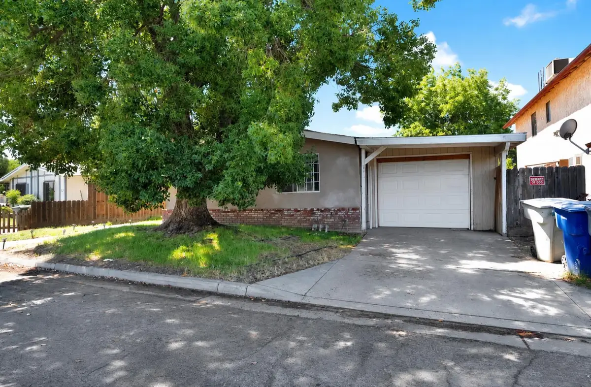 3239 W Vassar Avenue, Fresno, CA 93722 - #1