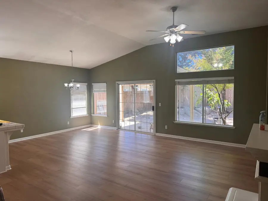 2616 E Omaha Avenue, Fresno, CA 93720 - #2