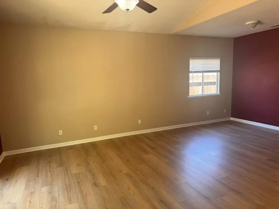 2616 E Omaha Avenue, Fresno, CA 93720 - #3