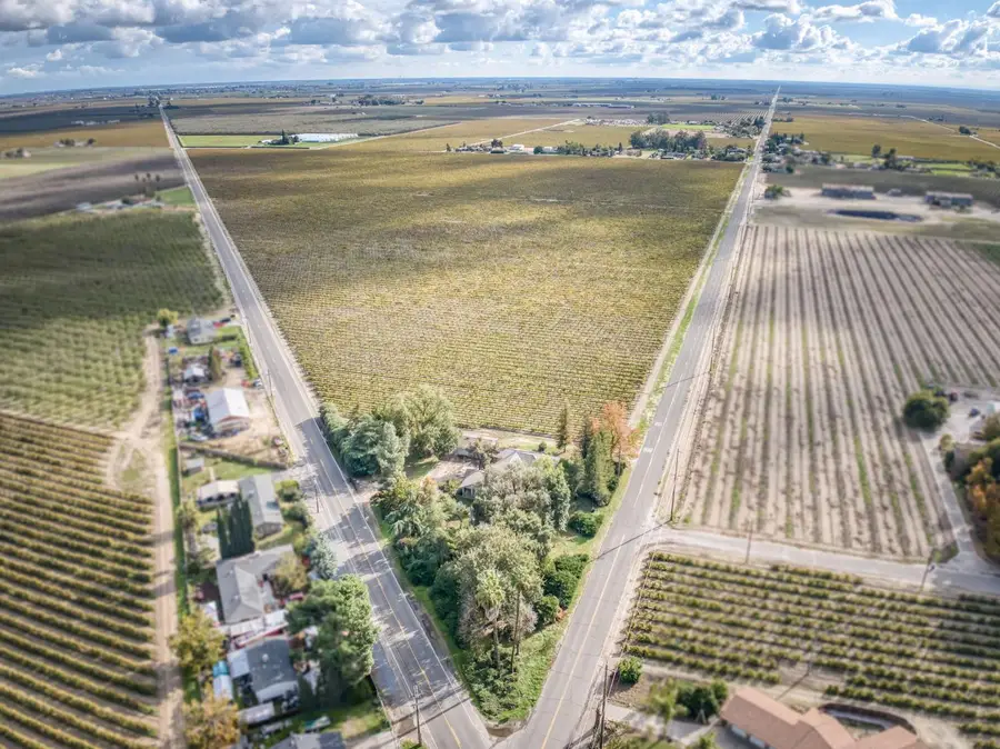 10477 S Henderson Road, Fresno, CA 93706 - #2