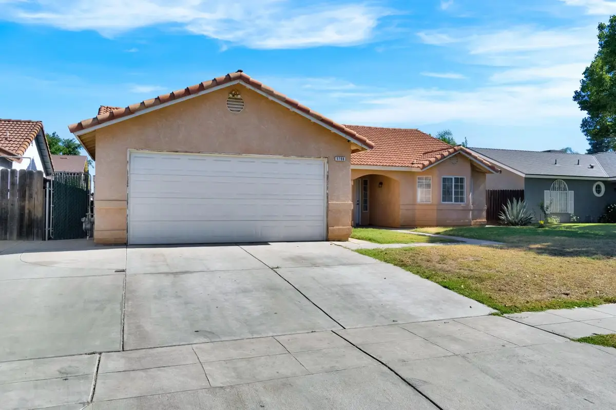 5798 W Acacia Avenue, Fresno, CA 93722 - #1