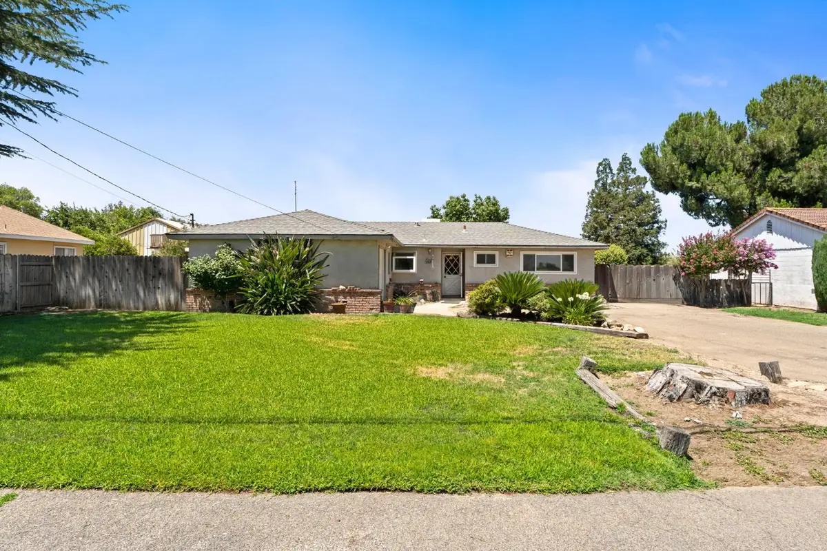 9075 S Mccall Avenue, Selma, CA 93662 - #1