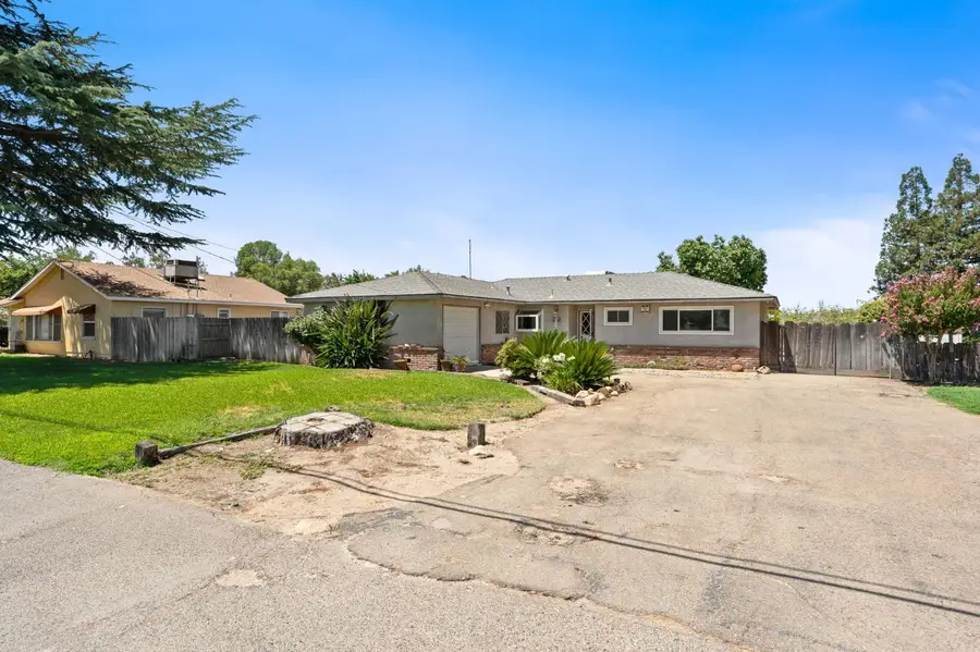 9075 S Mccall Avenue, Selma, CA 93662 - #2