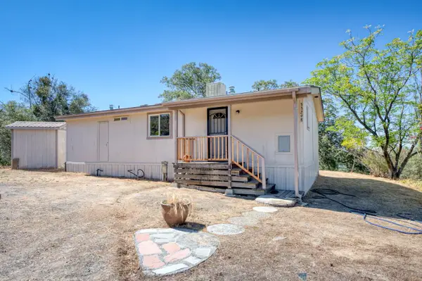 33298 Wahoo Ln, Auberry, CA 93602